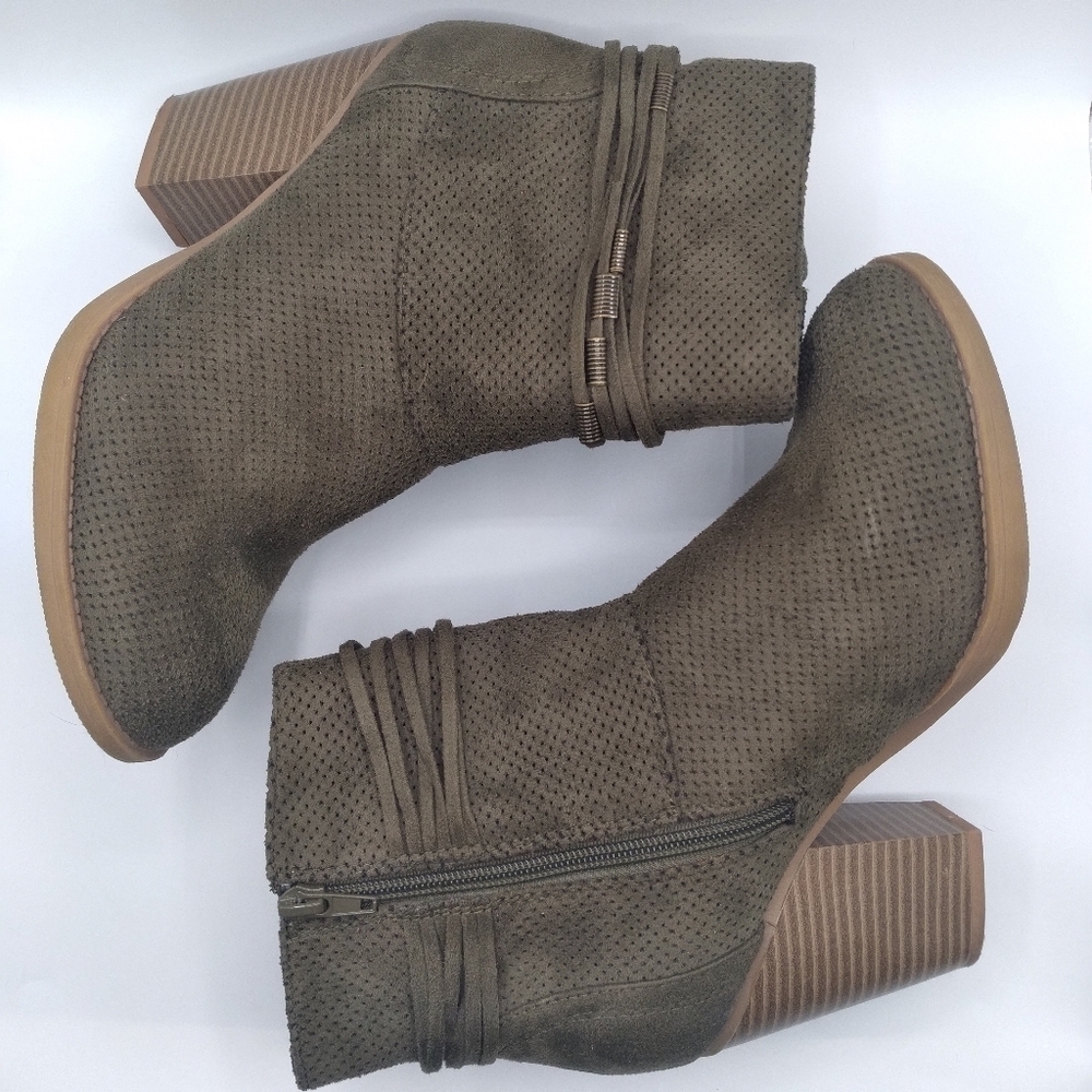 🎉SALE Soda  Green faux suede boots - Picture 3 of 9